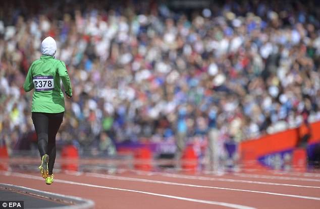 Sarah Attar corre gli 800 metri ai Giochi di Londra 2012
