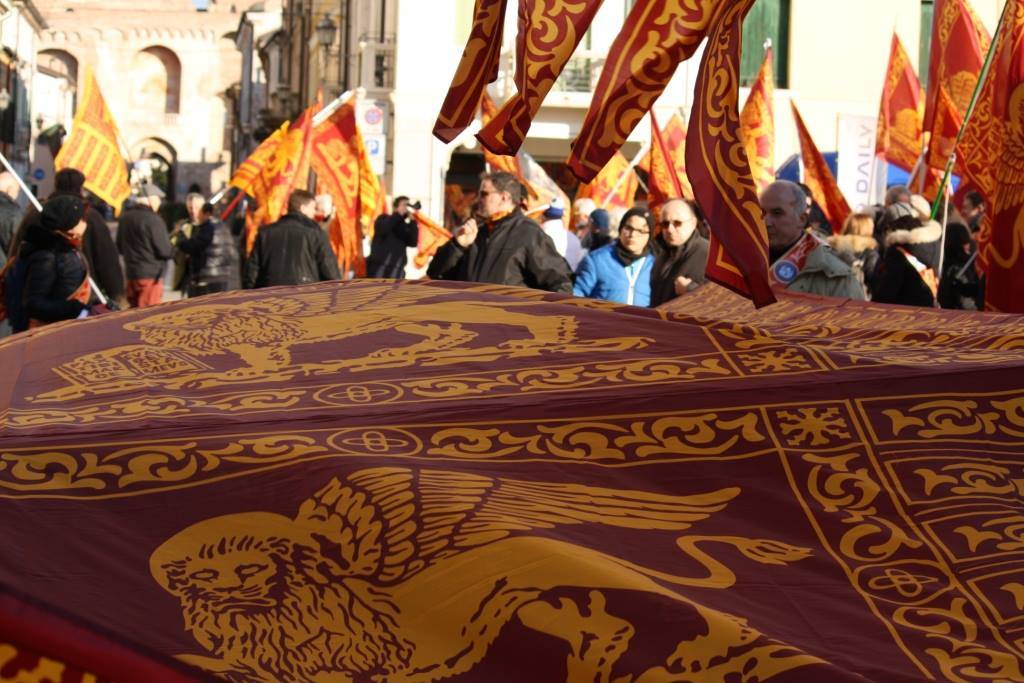 Sindaci veneti in rivolta: "Basta fascia tricolore, vogliamo quella di San Marco"