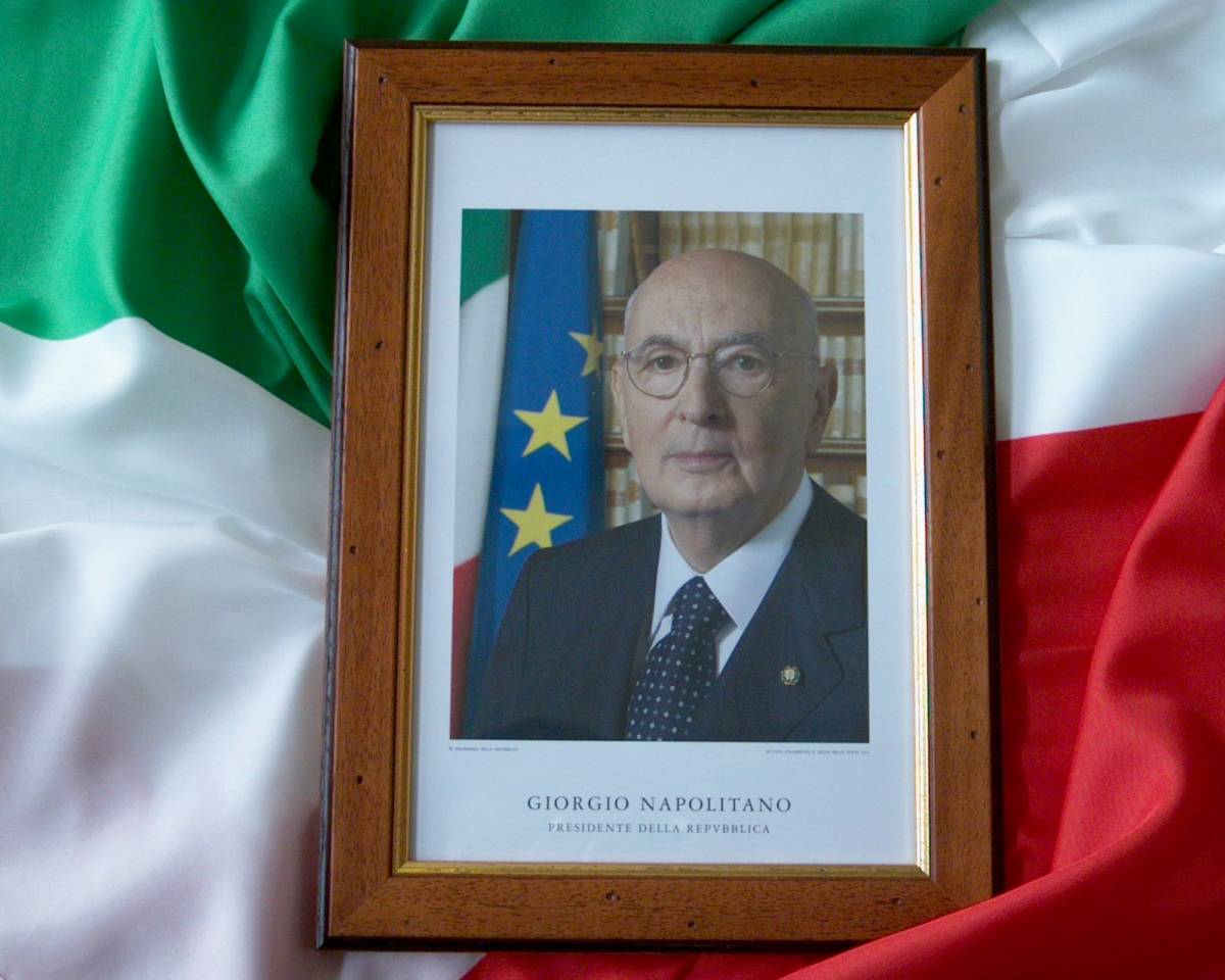 Che fine faranno le foto di Napolitano esposte negli uffici pubblici?