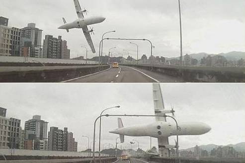 Taiwan, aereo urta un ponte e si schianta nel fiume