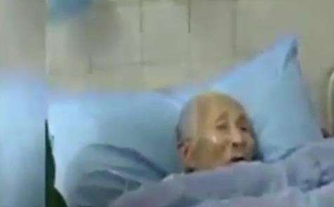 Cinese si risveglia dal coma e parla solo in inglese