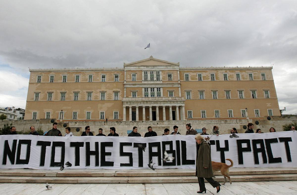 Grecia, così l'Italia ha salvato le banche francesi e tedesche
