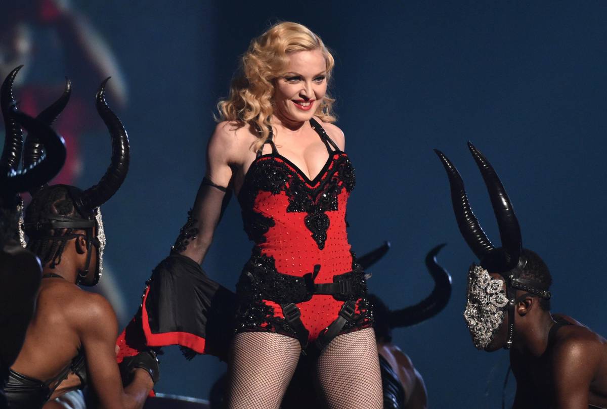 Mistero sull’abito di Madonna: è lotta tra griffe