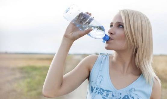 Crolla un mito: bere tanta acqua crea dipendenza