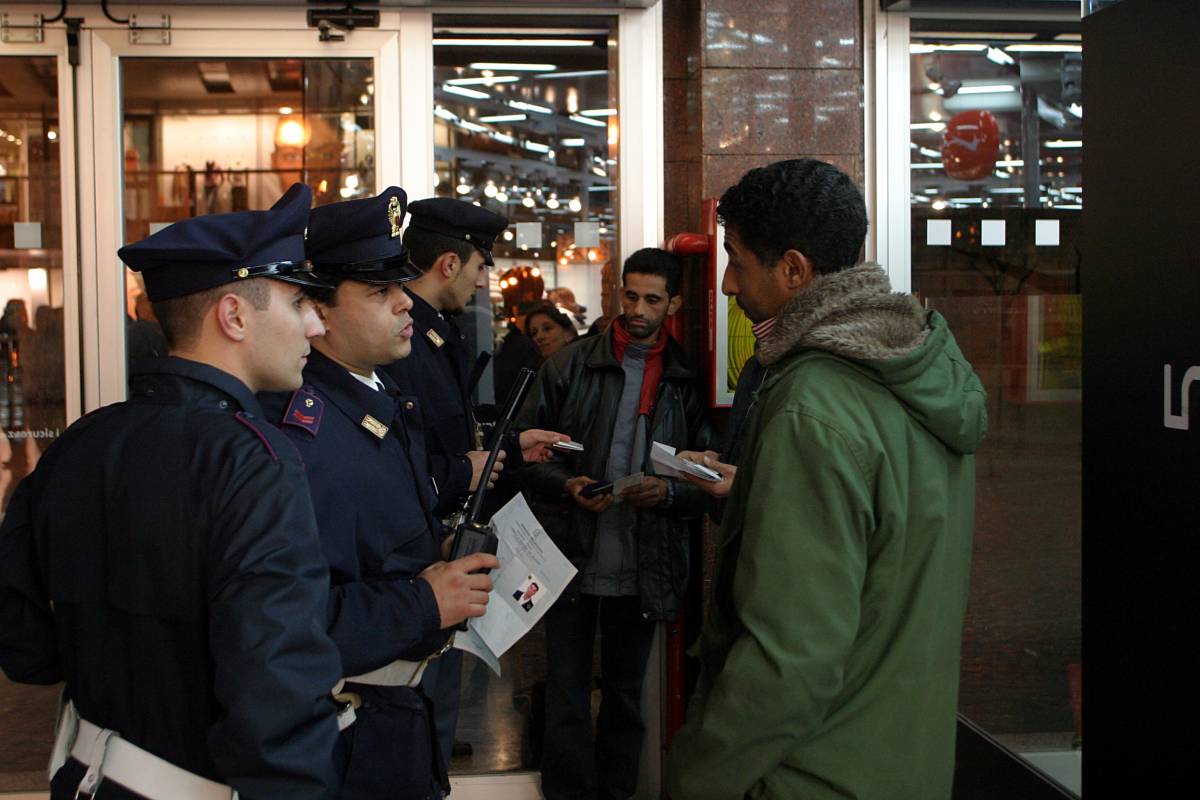 Il vero allarme i criminali stranieri: ogni giorno arrestati trenta immigrati