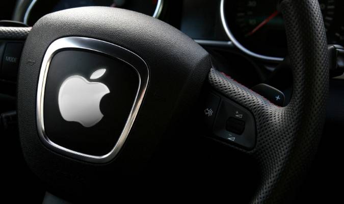 Apple ripensa il suo piano per l'auto senza guidatore