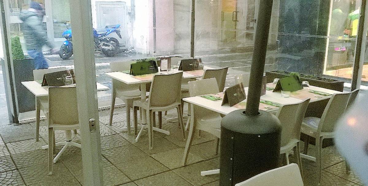 L'altra vita del terrorista?  In una pizzeria del centro