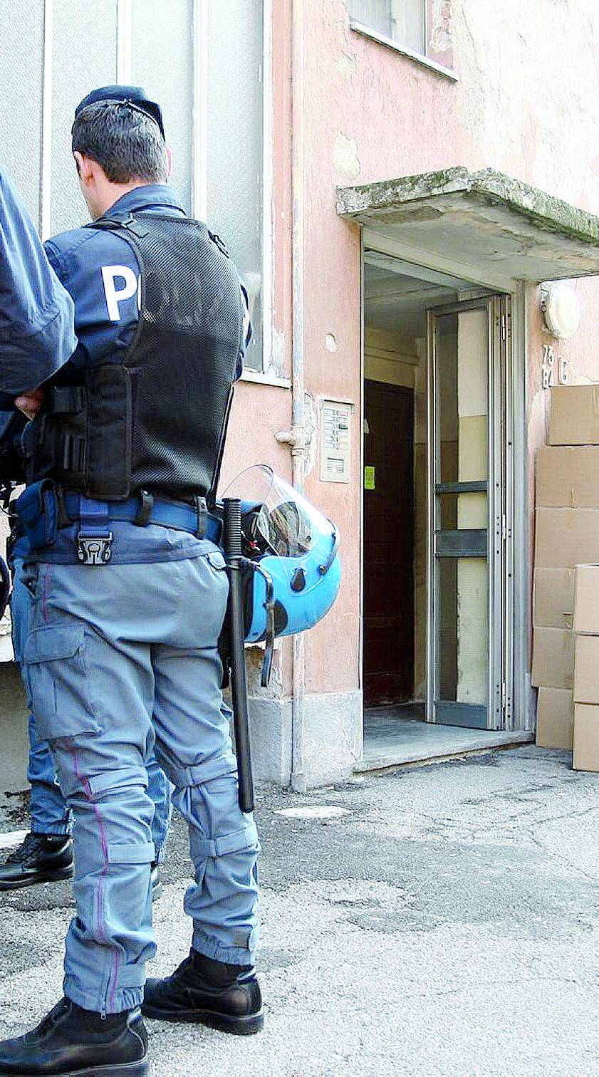 Dai materassi ai fornelli a gas: case Aler pronte per gli abusivi