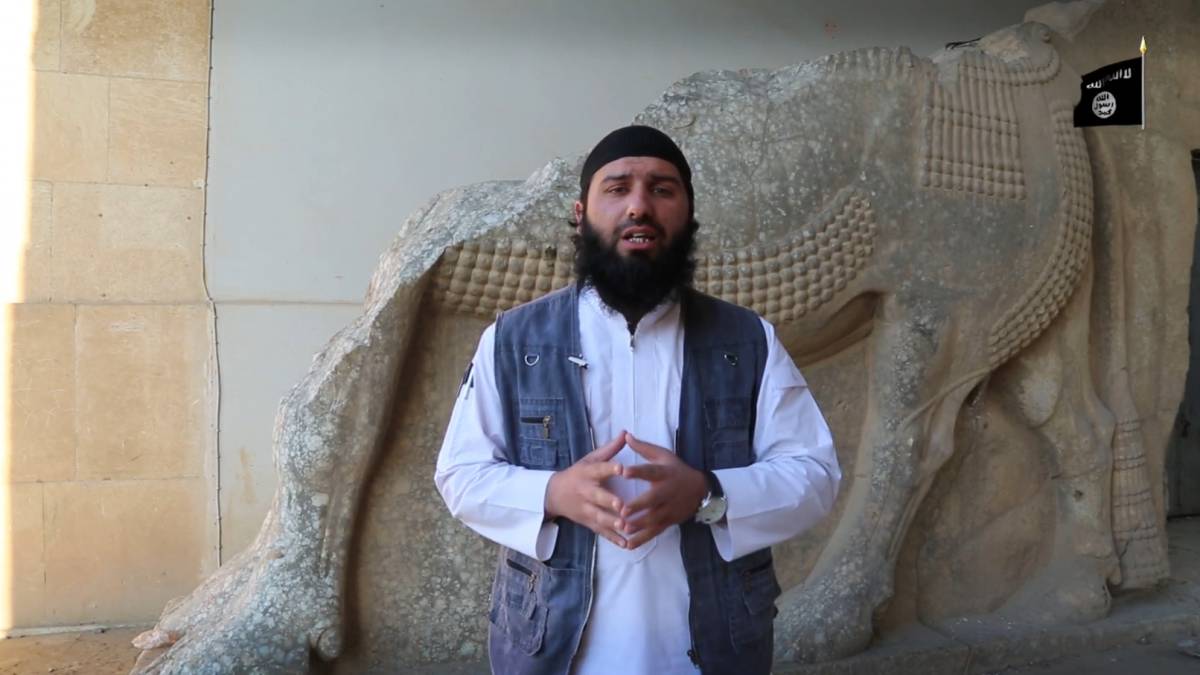 A Mosul lo scempio dell'Isis. Distrutte a martellate le opere d'arte