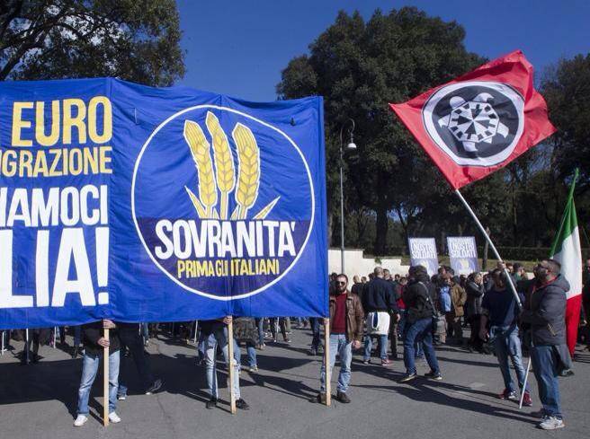 Militanti di "Sovranità" per la prima volta in piazza oggi a Roma