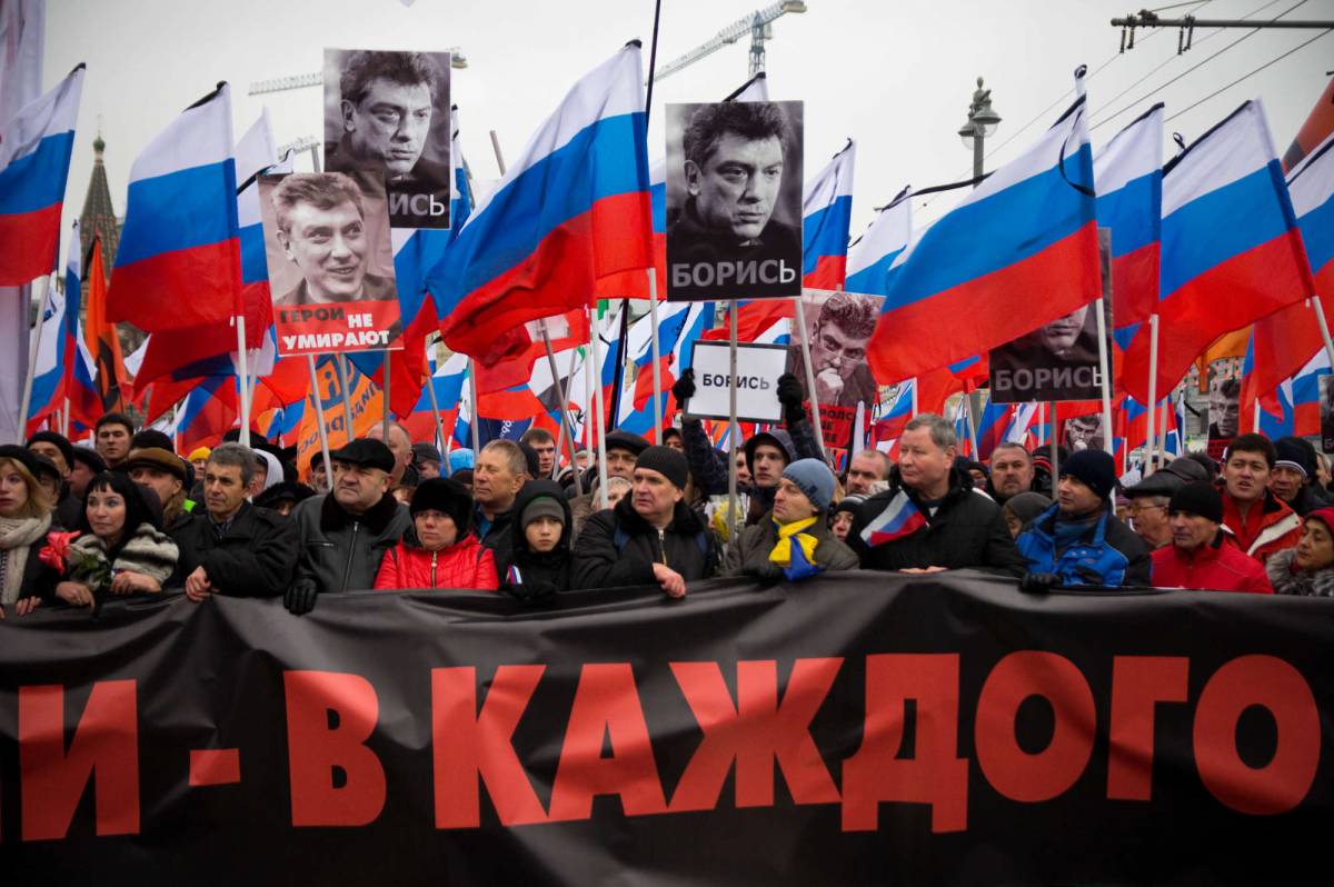 Nemtsov, la fidanzata: non ho visto i killer. Il politico sarà seppellito nel cimitero della Politkovskaya
