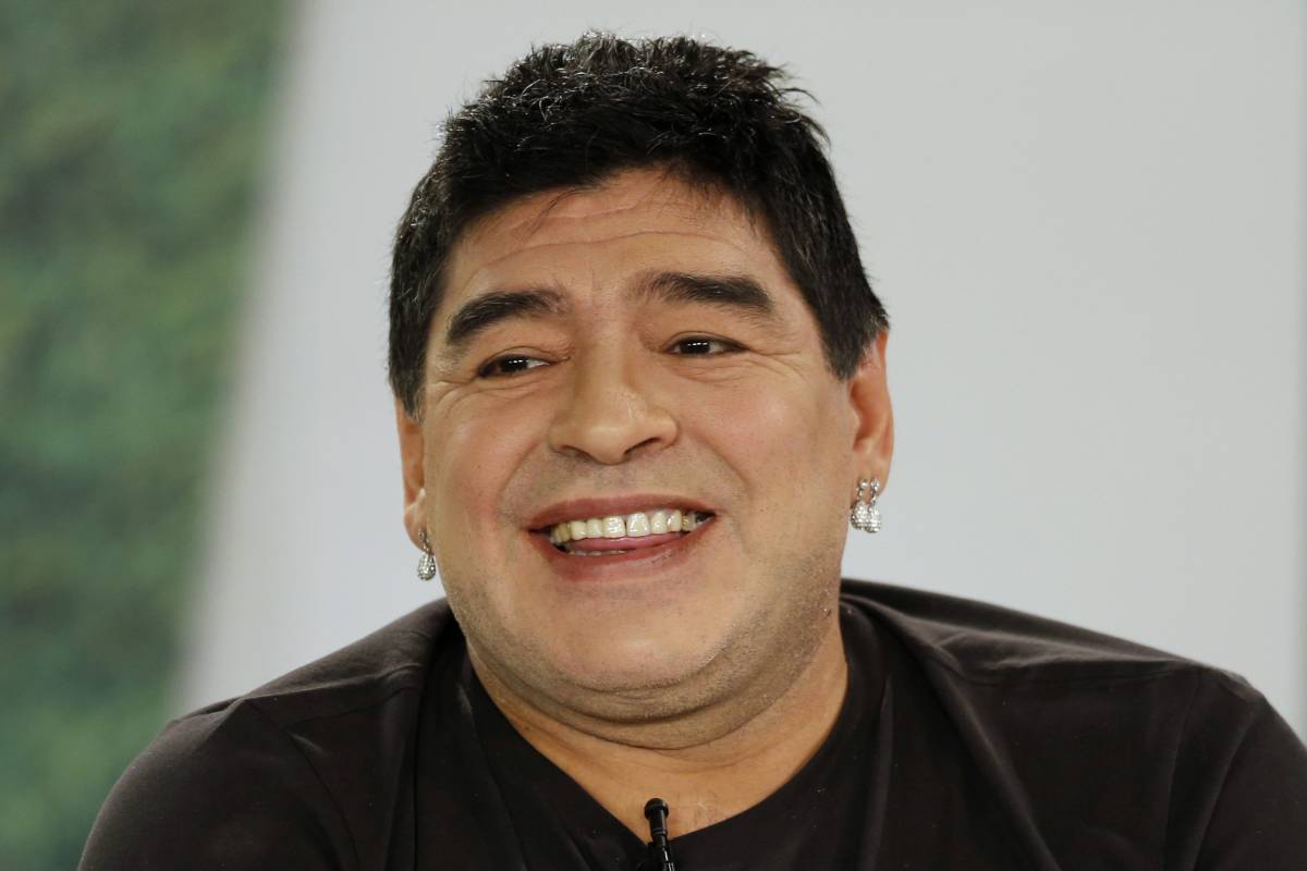 Maradona diffamò Equitalia? Accuse troppo generiche, e gli atti tornano al pm