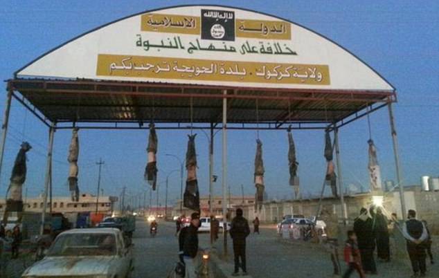 Ancora orrore Isis: cadaveri appesi a testa in giù a Kirkuk