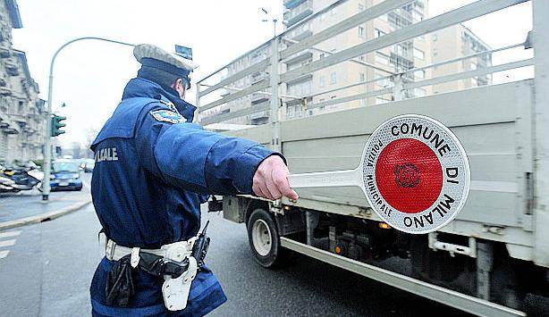 È sempre allarme smog Dal Comune un milione per i camion inquinanti