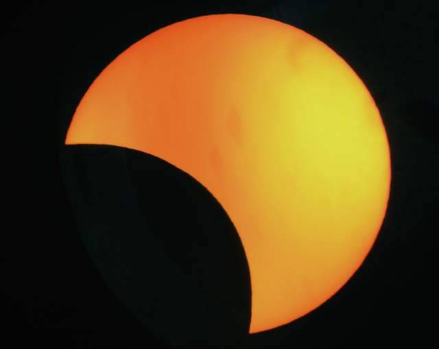 Venerdì la magia dell’eclissi, il 70% del Sole sarà oscurato