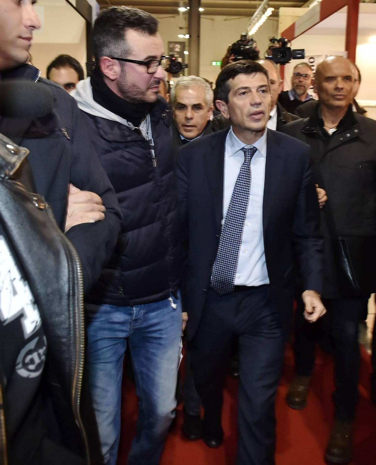 Ultimatum di Renzi: "Se resti al tuo posto non garantirò per te"
