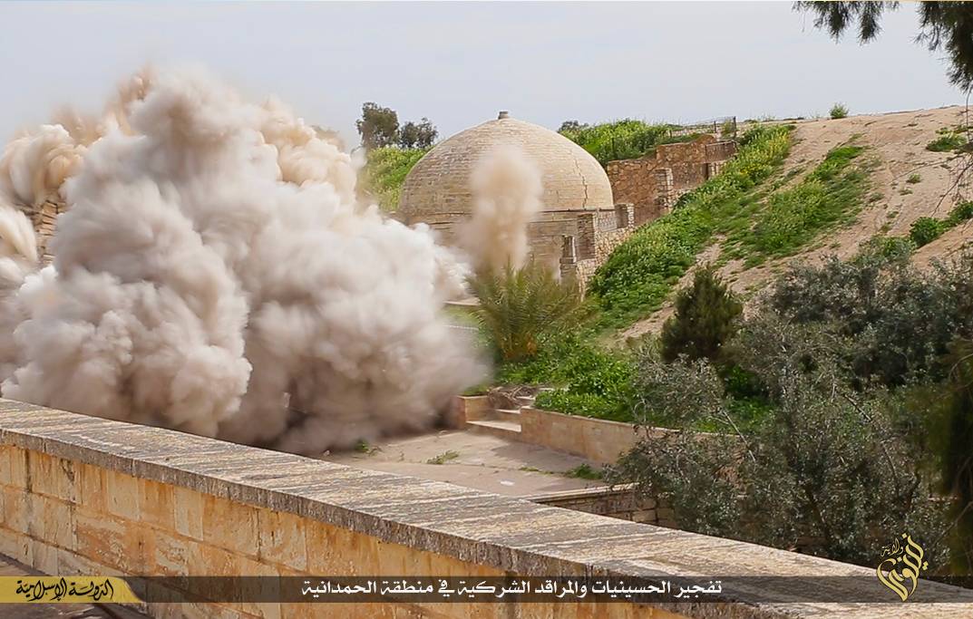 Un'immagine diffusa dal sedicente Stato islamico mostra la distruzione del monastero di Mar Behnam, in Iraq