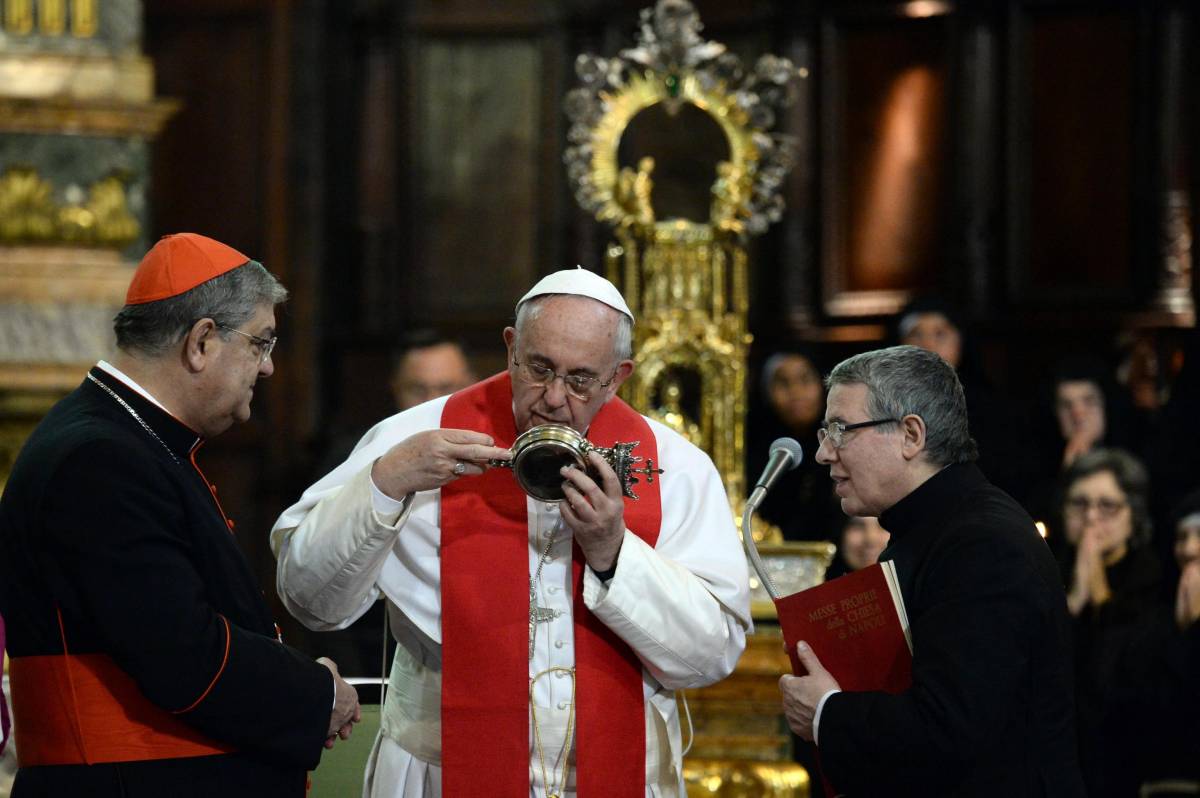 Il sangue di San Gennaro si scioglie per Papa Francesco