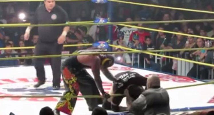 Messico, campione del wrestling muore sul ring durante un incontro