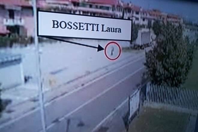 La foto della sorella di Bossetti: "Non  ha subito aggressioni"