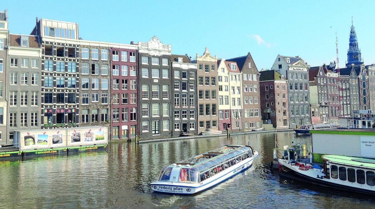 Amsterdam da riscoprire tra mostre e canali nei 125 anni di Van Gogh