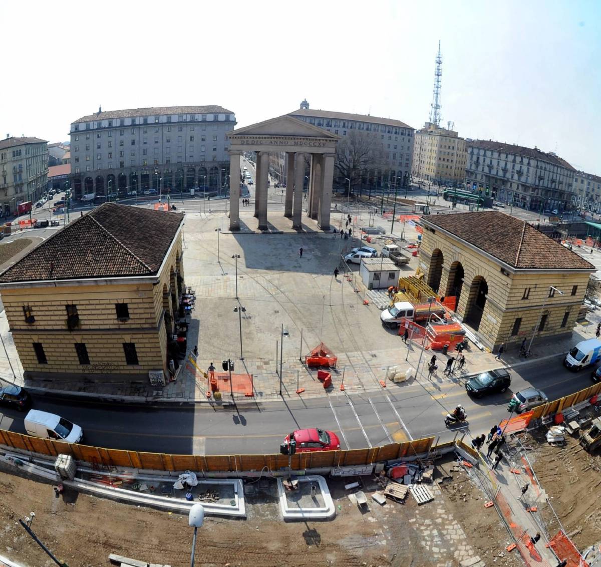 Piazza aperta ai pedoni Ma in XXIV Maggio ancora caos per le auto