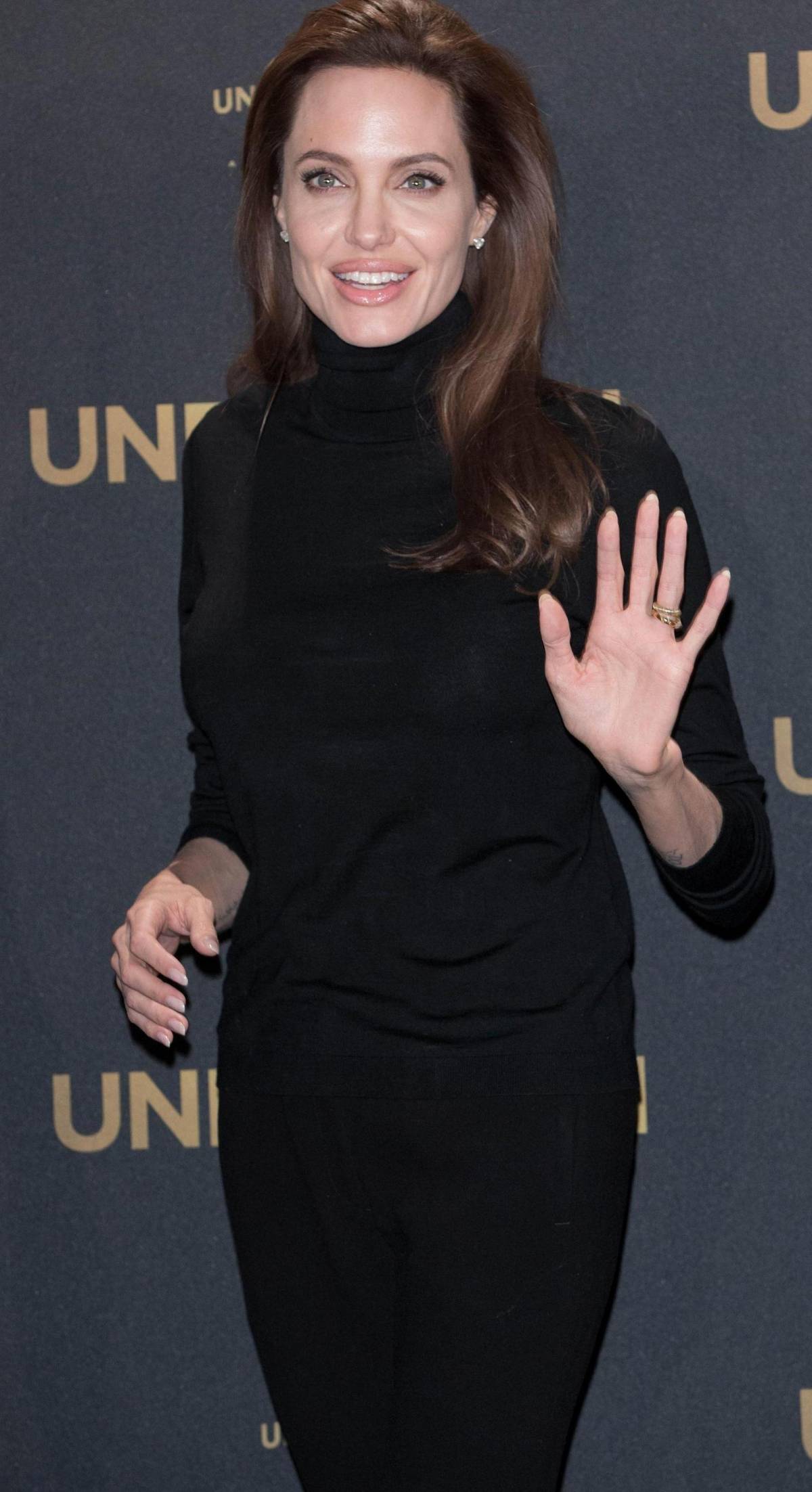 Il coraggio della paura Jolie rinuncia alle ovaie per timore del cancro