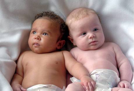 L'ultima follia di Hollywood: nomi "unisex" ai neonati per abolire maschio e femmina