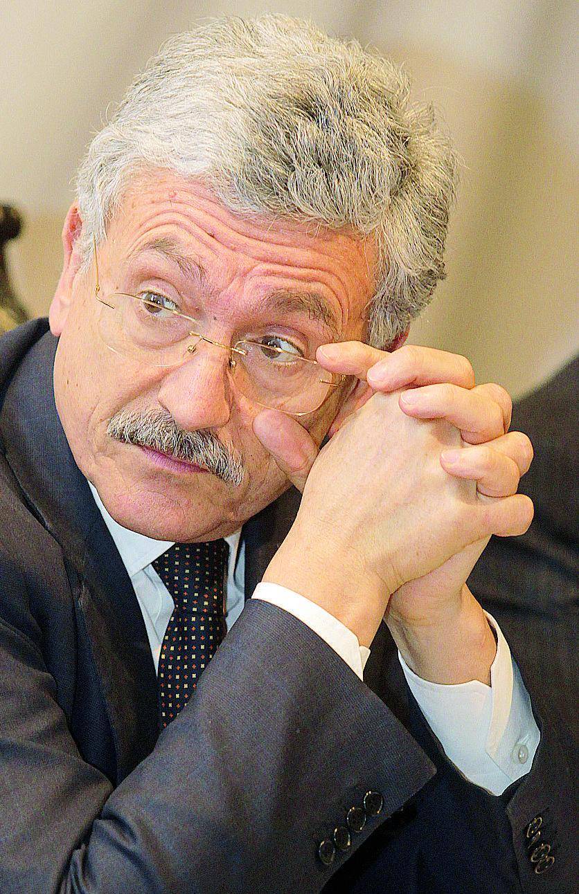 Gogna mediatica per D'Alema Il suo nome finisce nei verbali