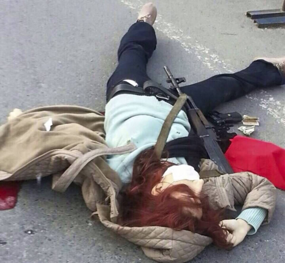Istanbul capitale del terrore: sparatorie e morti per strada