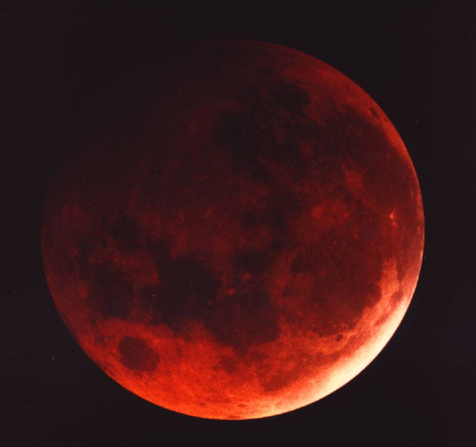 La luna di "sangue": ecco l'eclissi del satellite