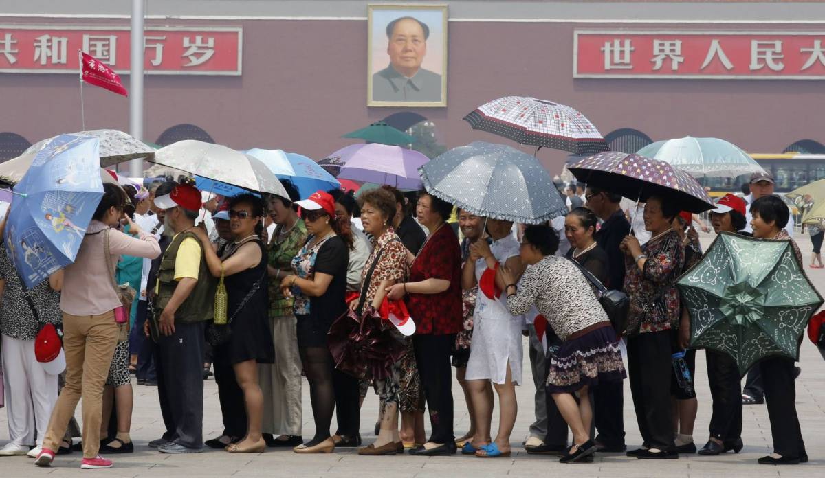 I turisti cinesi maleducati all'estero? Pechino li scheda e "rieduca" tutti