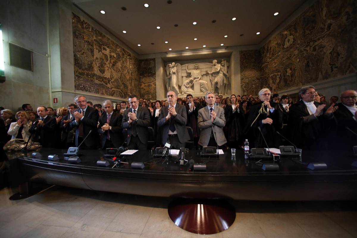 Un momento della commemorazione nell'aula magna del tribunale di Milano delle vittime uccise da Claudio Giardiello