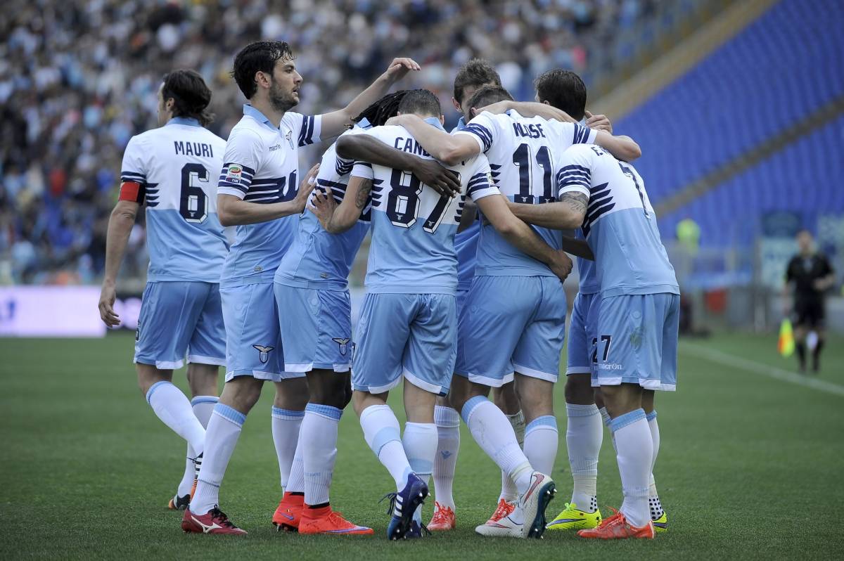 La Lazio riesce nel sorpasso, solo pari Roma. Tris del Napoli