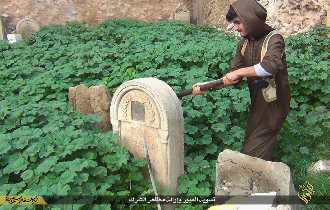 Isis, barbarie continua: ​distrutte tombe cristiane del cimitero di Mosul