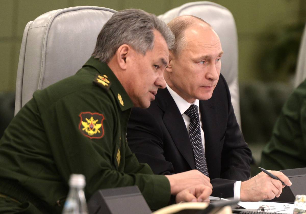 Putin con il ministro della Difesa russo Sergei Shoigu