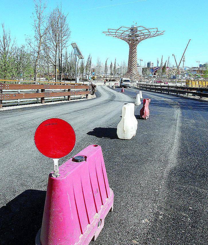 Strettoie e ingorghi L'odissea delle auto fino ai padiglioni