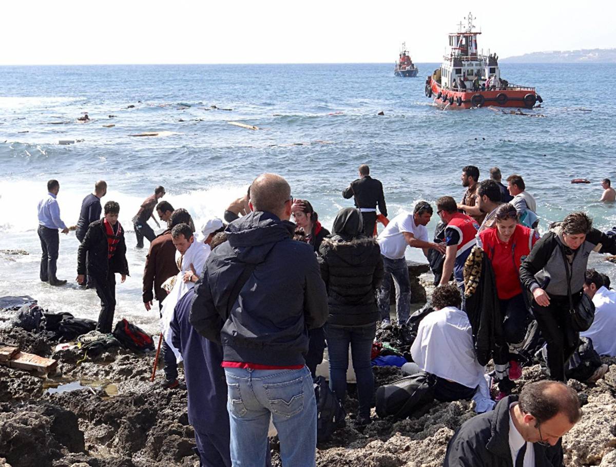 Rodi, in mare 200 profughi: almeno 3 vittime, 80 in salvo