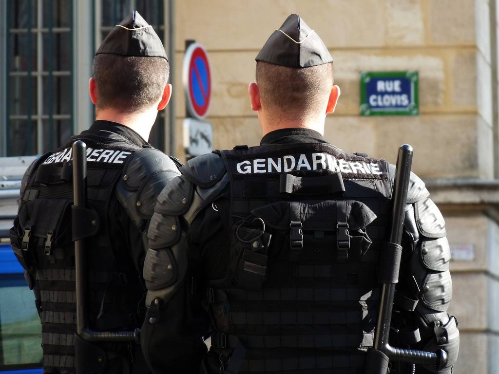 Ora la gendarmeria francese chiede i documenti agli italiani