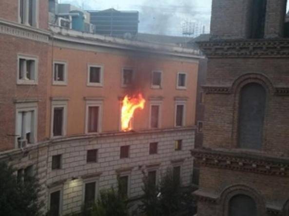 Incendio al ministero della Giustizia Stanza in fiamme: "Forse cortocircuito"