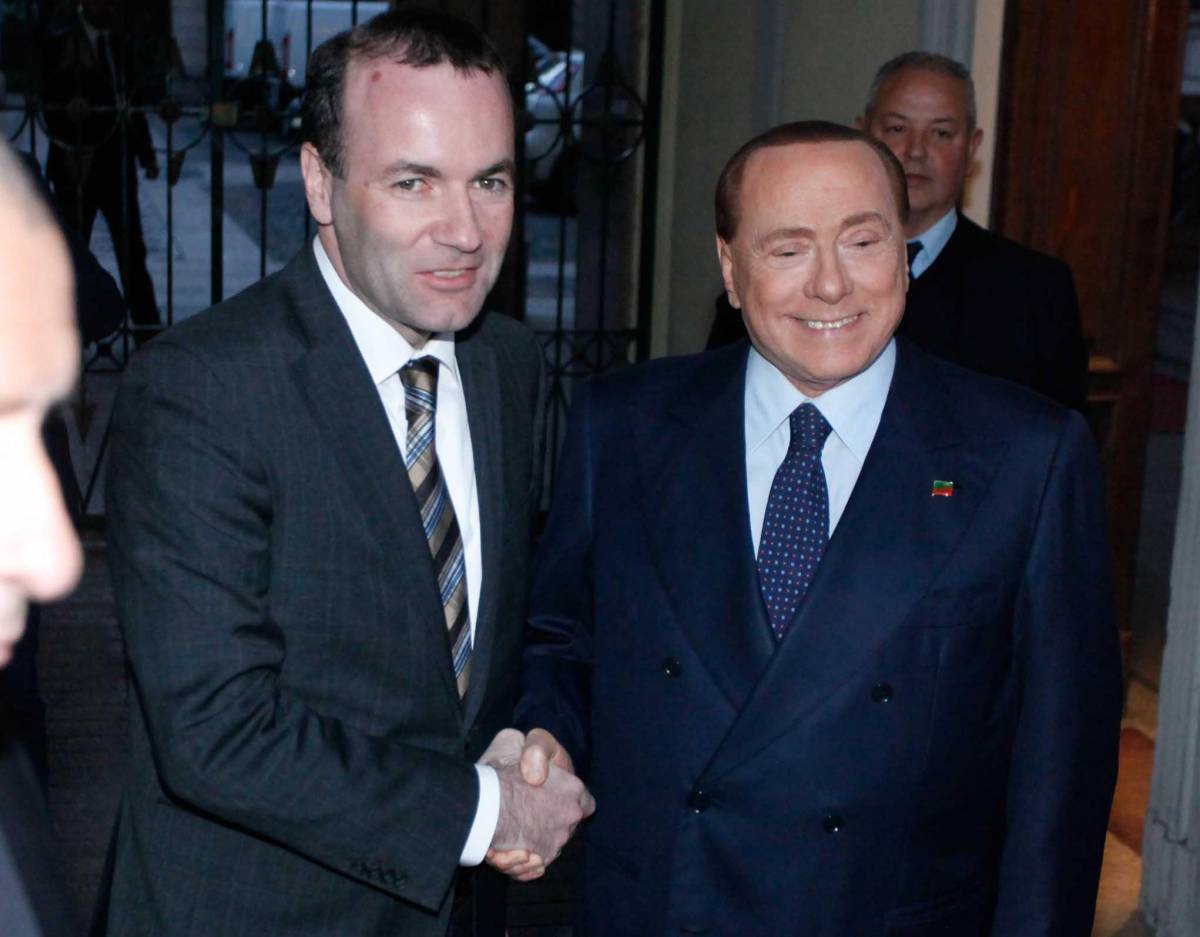 Silvio Berlusconi con il presidente del Ppe Manfred Weber