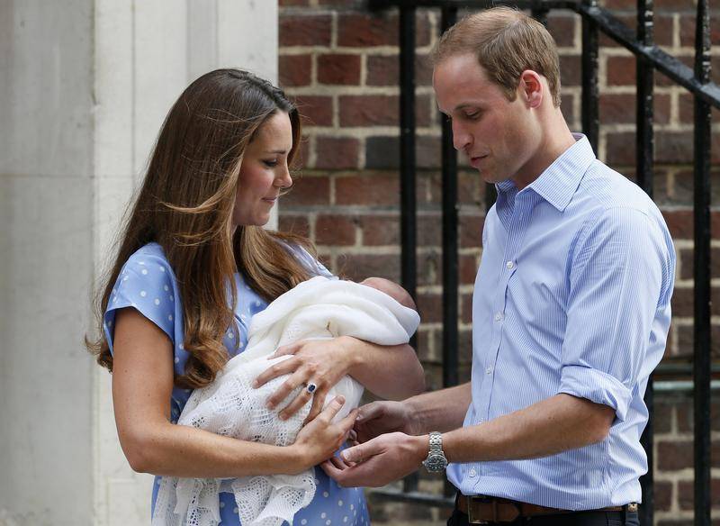 Kate e William con il principe George appena nato