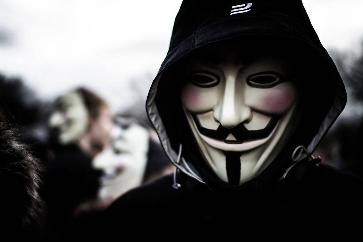 Anonymous va alla guerra digitale: "L'Isis stia pronto, saranno puniti"