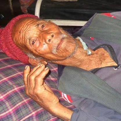 Miracolo tra le macerie: vivo un uomo di 105 anni