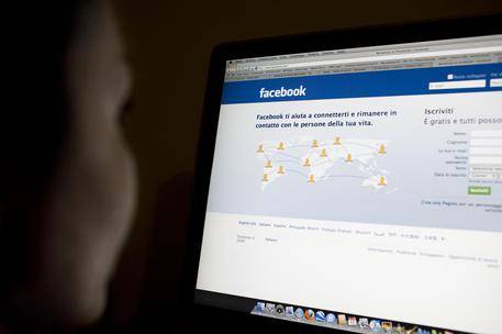 Gli insulti su Facebook ora vengono multati di 100 euro al giorno