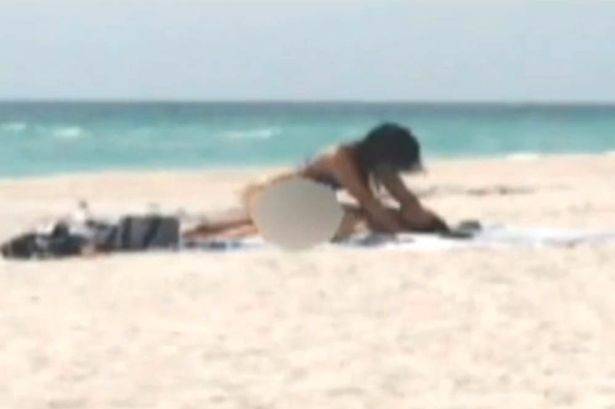 Sesso in spiaggia, rischiano 15 anni di carcere