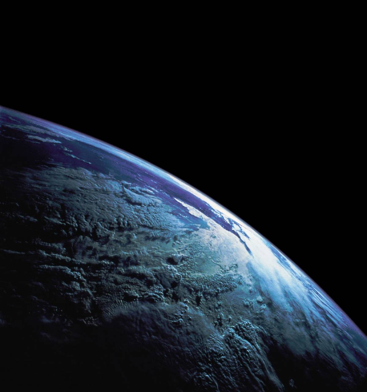 L'astronauta dell'Apollo 14: "Grazie agli alieni abbiamo evitato la guerra nucleare"