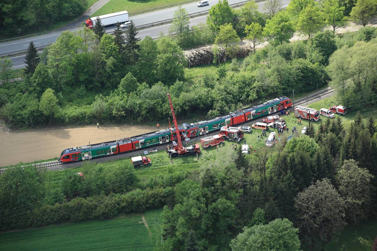 Austria, scontro tra due treni: un morto, molti feriti