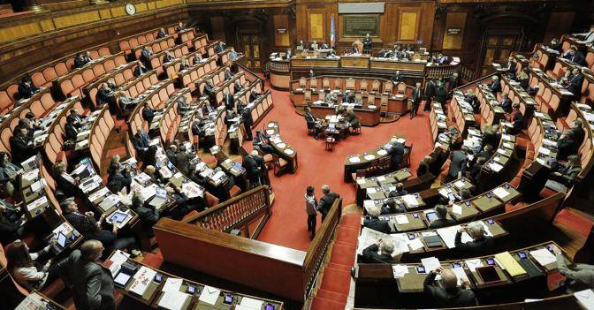 Vitalizi ai parlamentari condannati, duro scontro Sposetti-M5S