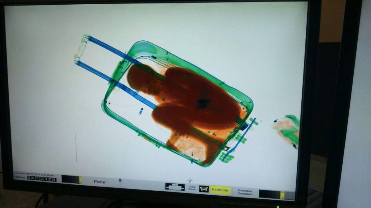 Ceuta, bimbo di 8 anni  nascosto in un trolley per entrare in Europa